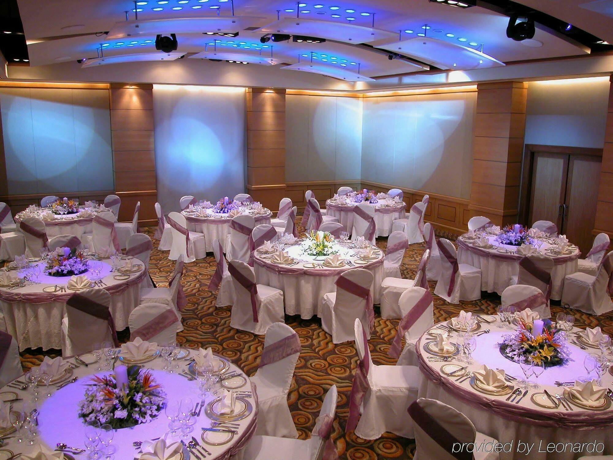 President - Ihcl Seleqtions Hotel Mumbai Exterior photo A wedding reception at the Grand Ballroom
