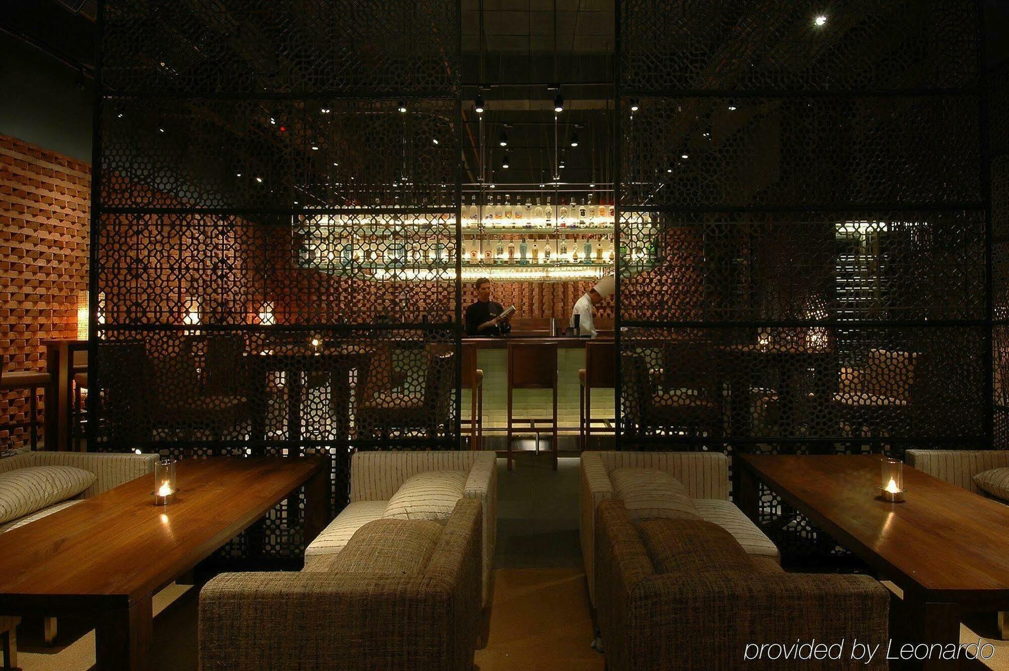 President - Ihcl Seleqtions Hotel Mumbai Interior photo The bar at the restaurant