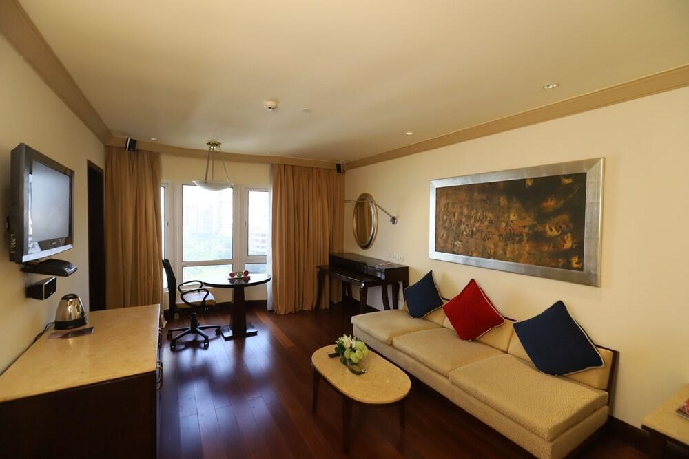 President - Ihcl Seleqtions Hotel Mumbai Exterior photo A suite at the Taj Bengal